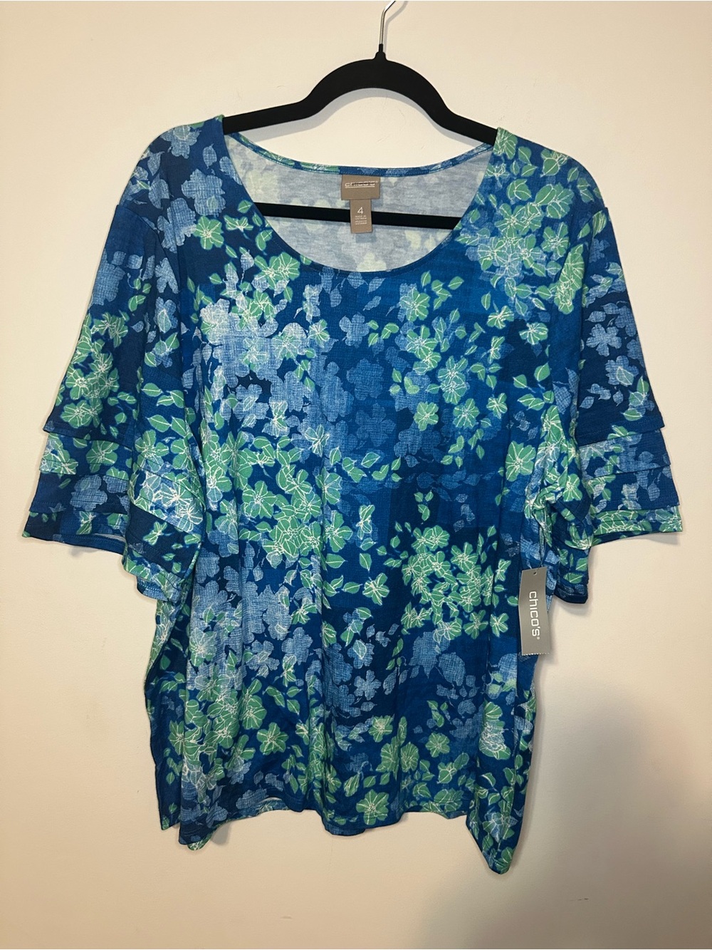 Chico’s Floral Pattern Scoop Neck Top SZ 4 Tier Flutter Short Sleeve Color Navy